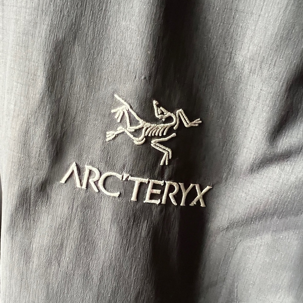 Arc'teryx Beta AR Black Raincoat - Picture 4 of 16